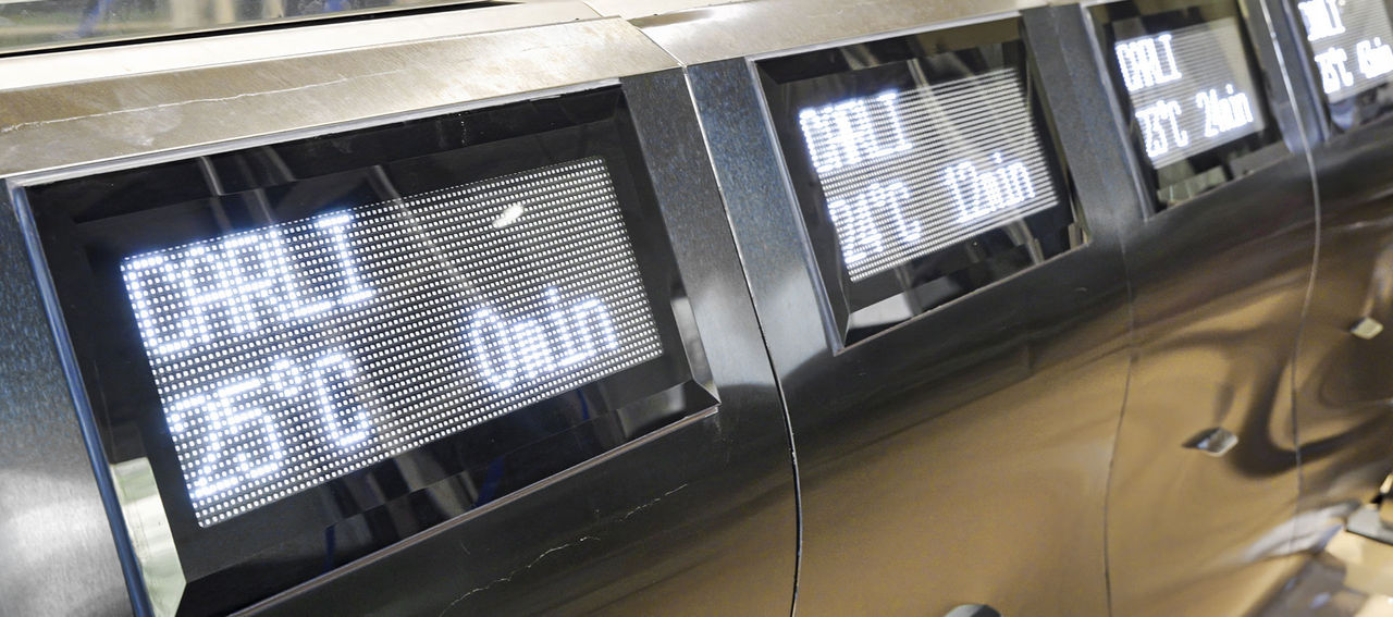 Fase di lavorazione a bassa temperatura nel nuovo frantoio Fratelli Carli