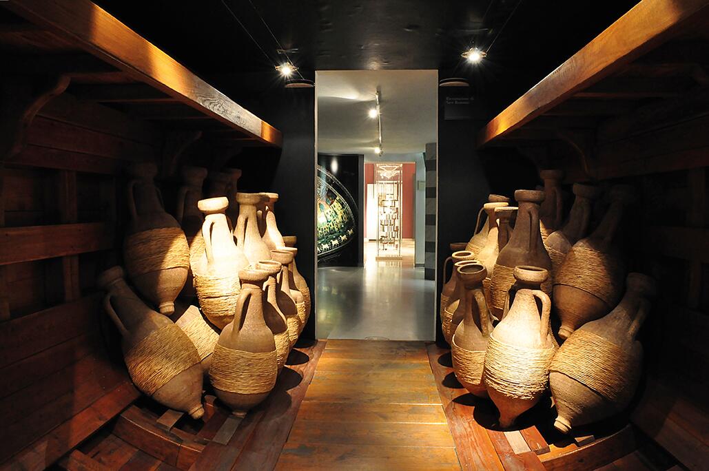 Sala nave romana del Museo dell Olivo Carli.