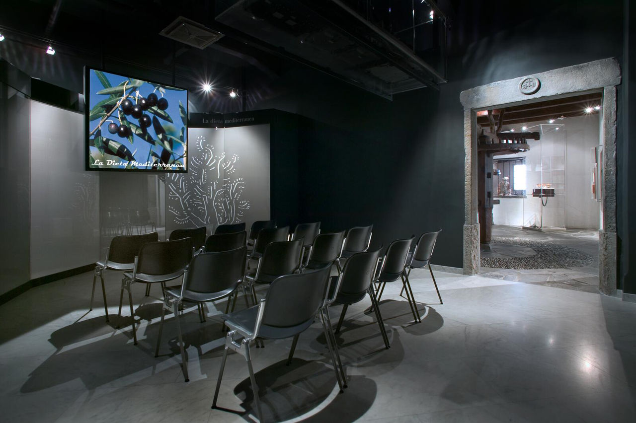 Sala dieta mediterranea del Museo dell Olivo Carli.