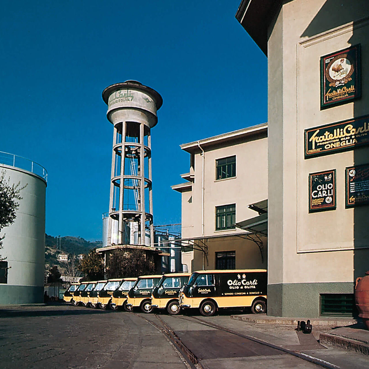 Furgoni Fratelli Carli in sede – Anni 60