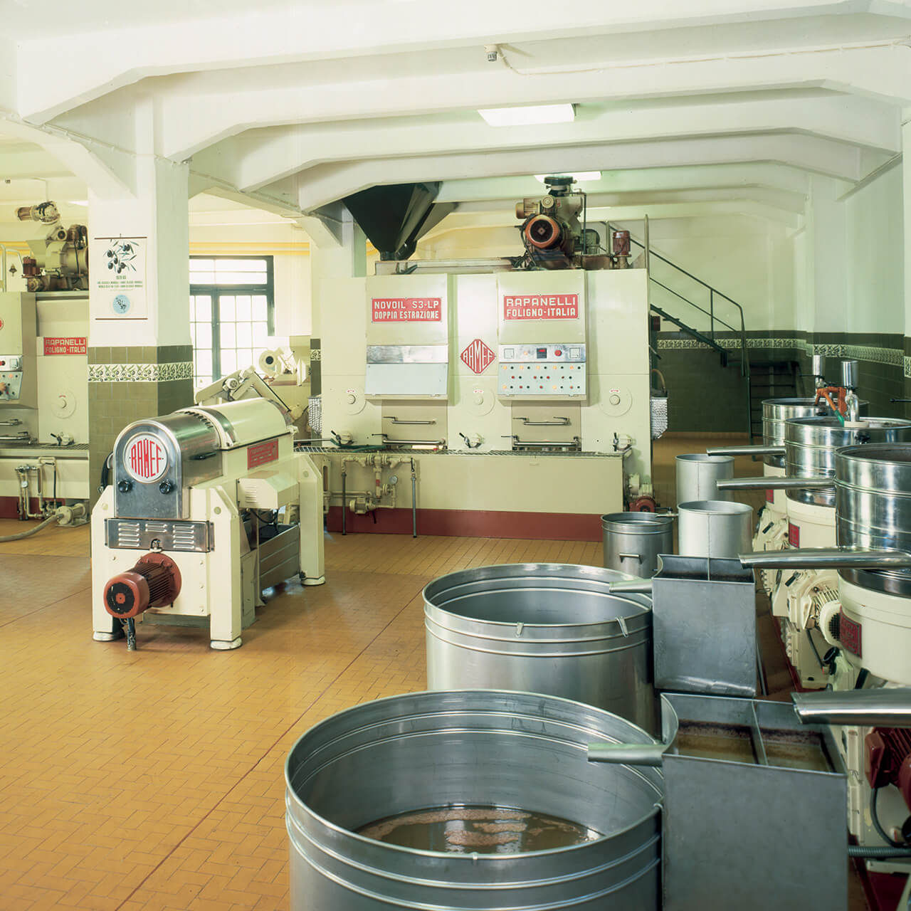 Frantoio Rapanelli all'interno dello stabilimento Fratelli Carli