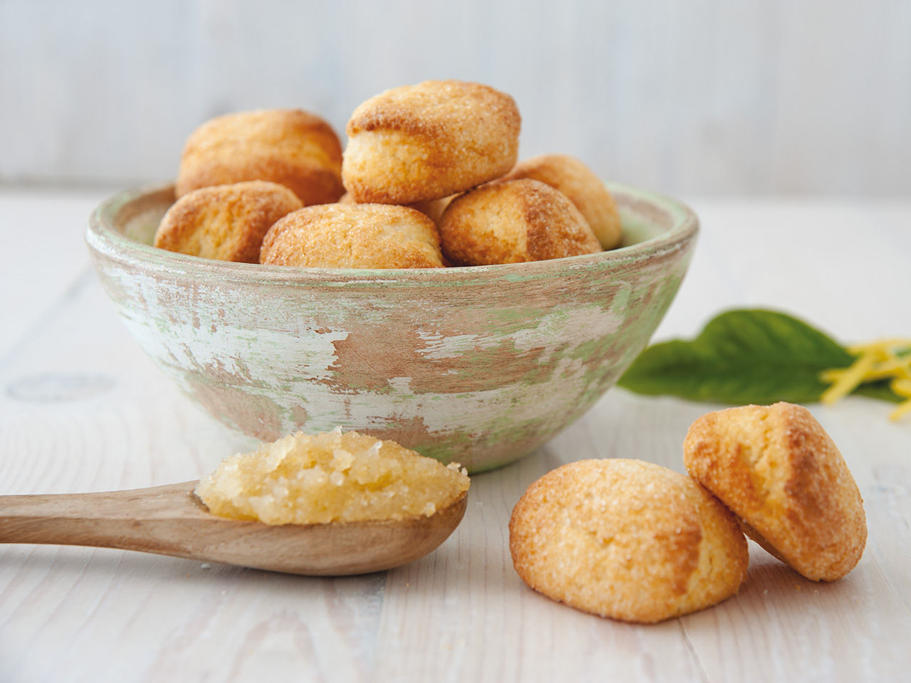 Ciotola con Amaretti Morbidi al limone Fratelli Carli