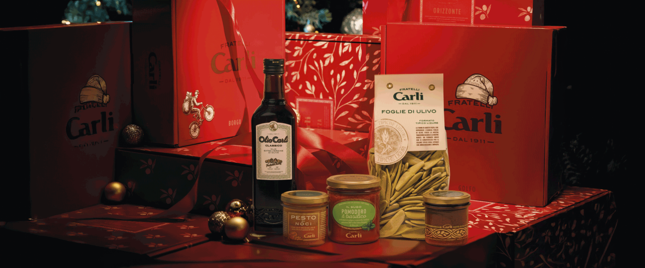 Assortimento di confezioni regalo natalizie e prodotti Fratelli Carli