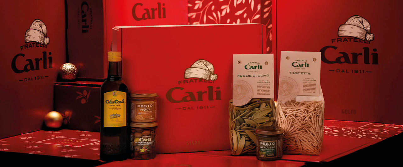 Assortimento di confezioni regalo natalizie e prodotti Fratelli Carli