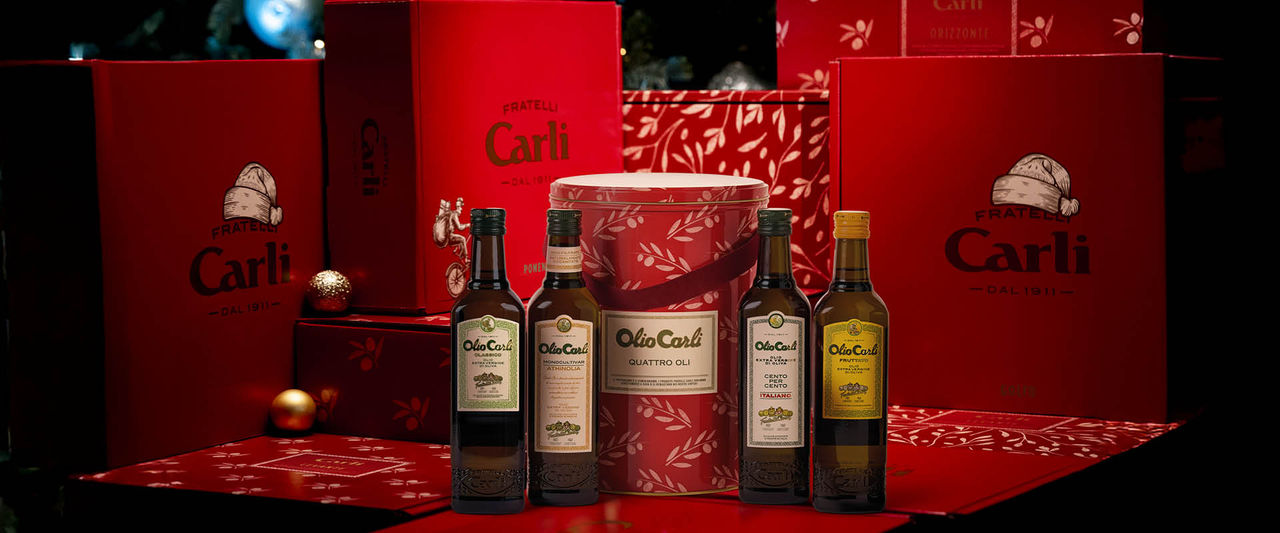 Assortimento di confezioni regalo natalizie e prodotti Fratelli Carli