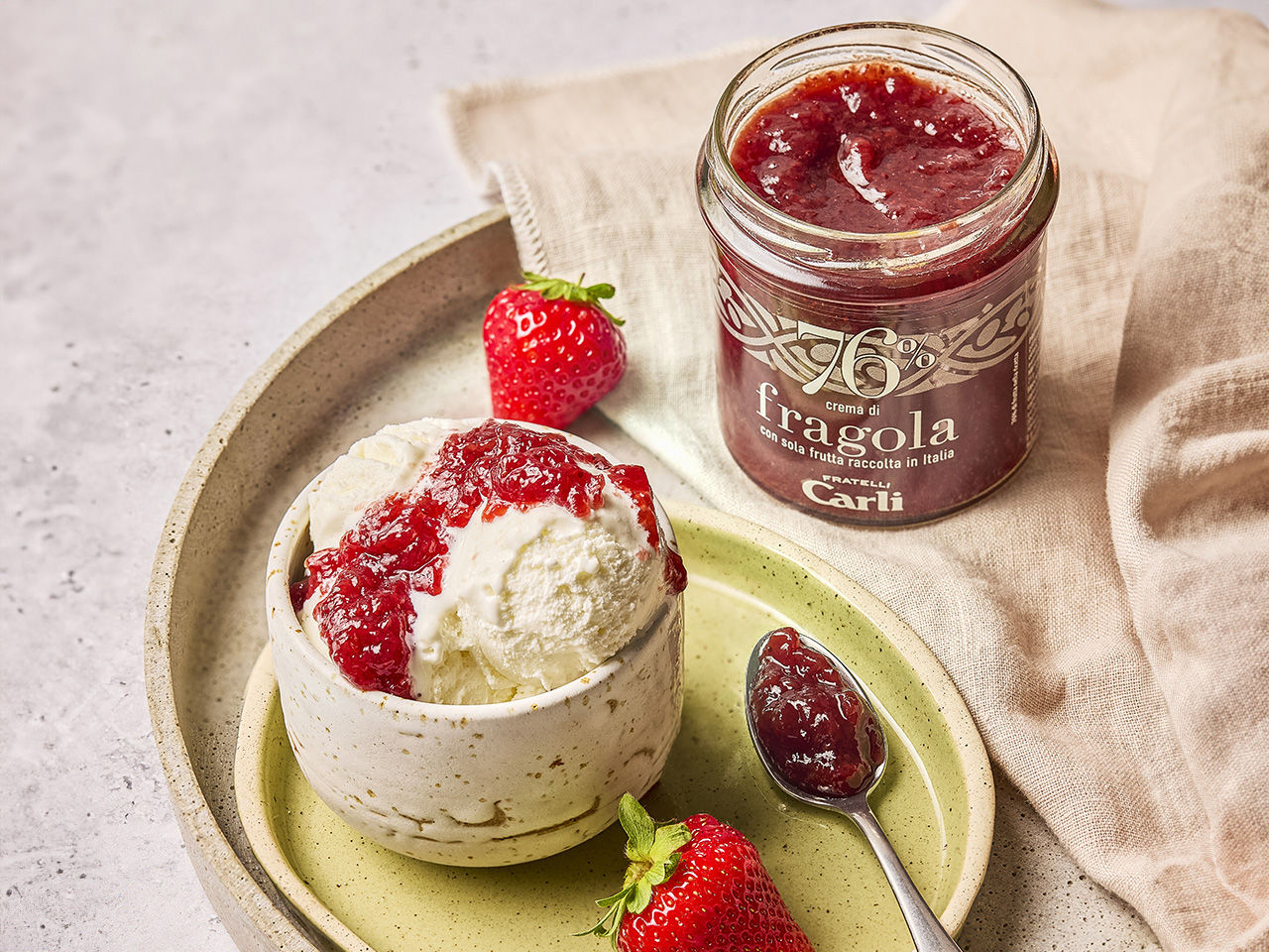 Crema di Frutta alla fragola Fratelli Carli su gelato