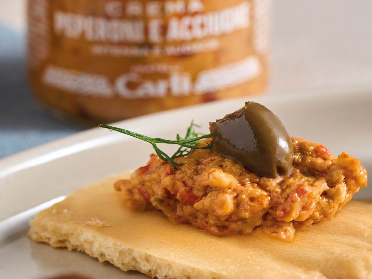 Crema peperoni e acciughe Carli in immagine carousel.