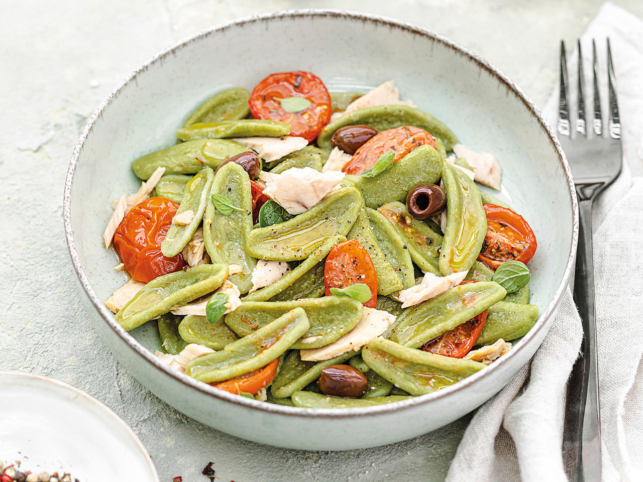 Pasta Foglie di ulivo Fratelli Carli con Tonno, Pomodori e Olive snocciolate