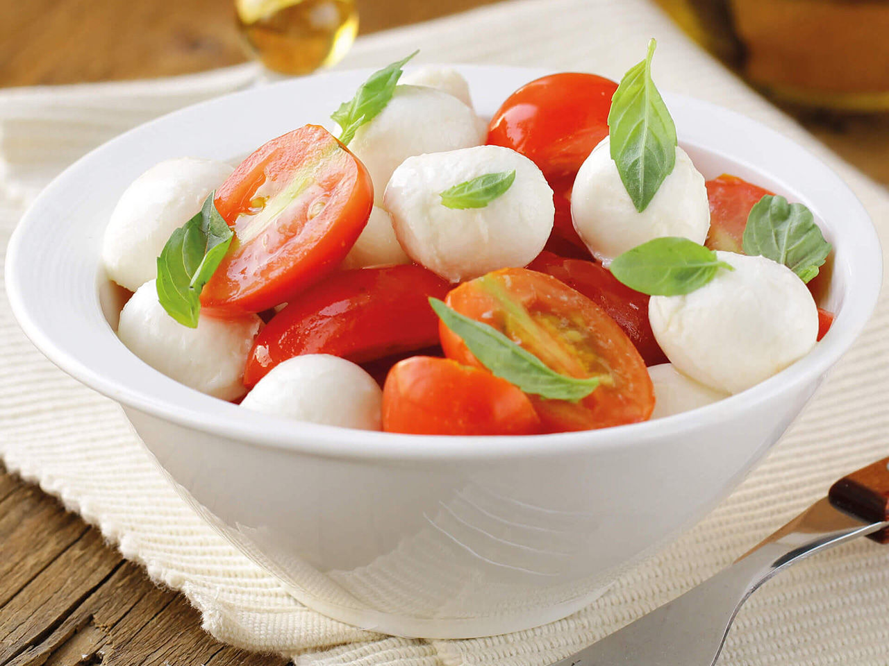 Insalata mozzarella pomodoro e Olio & Basilico Fratelli Carli