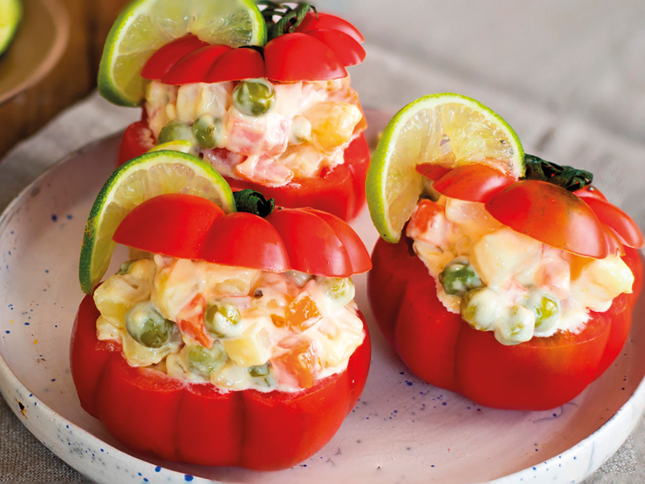 Pomodori ripieni di insalata russa con Maionese Fratelli Carli