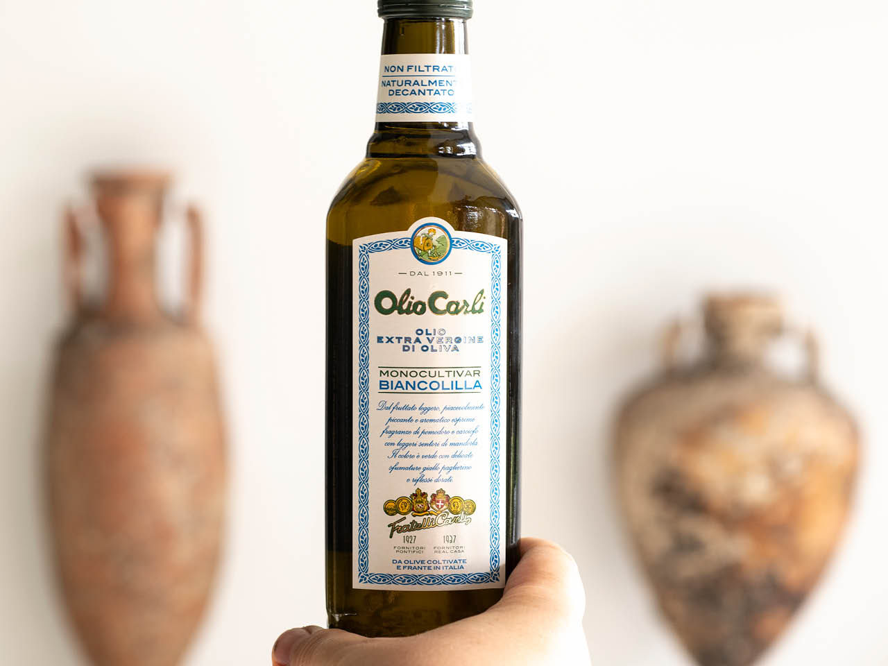 Bottiglia di olio monocultivar Biancolilla Carli.