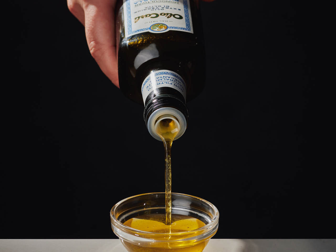 Terza immagine con olio monocultivar Biancolilla Carli.