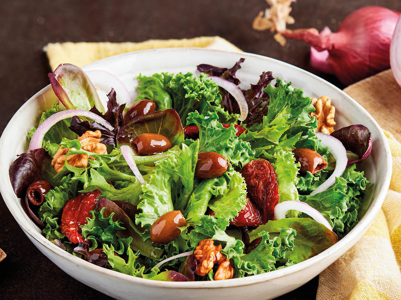 Olive taggiasche Carli servite in insalata.