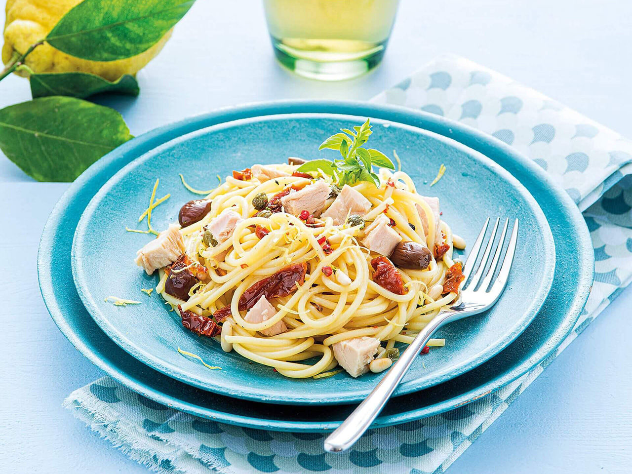 Spaghetti con Tonno bianco,  Pomodori Secchi sott'Olio e Olive in salamoia Fratelli Carli